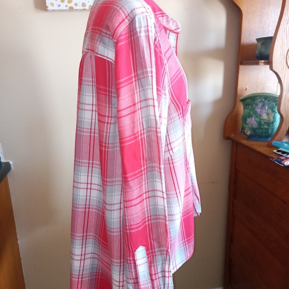 Melissa McCarthy plaid flannel shirt - Picture 5 of 6